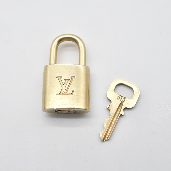 Louis Vuitton Accessories - 🍓LV Lock and Key #313